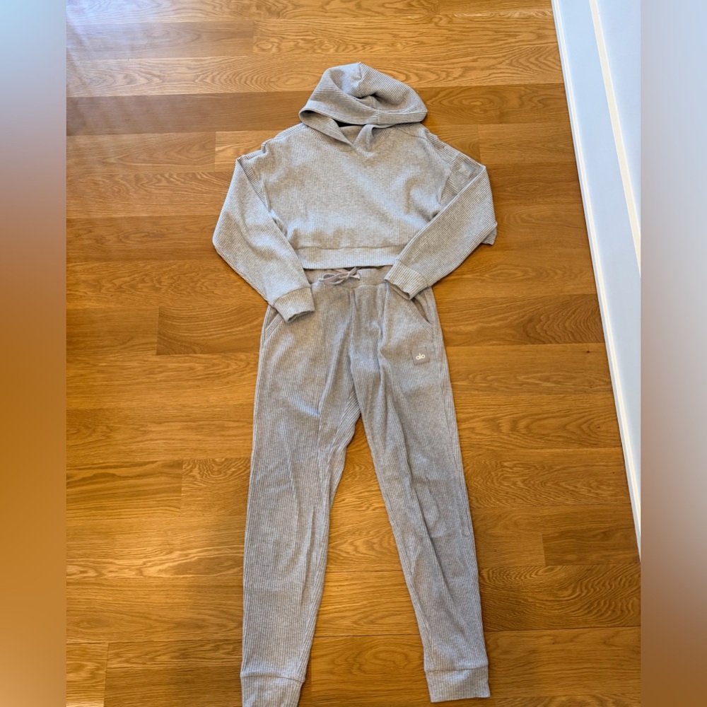 ALO Yoga Heather Gray Lounge Set